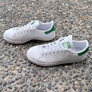 ADIDAS WOMEN'S STAN SMITH PRIMEGREEN SNEAKER IN WHITE/GREEN IN SIZE US 7.5
